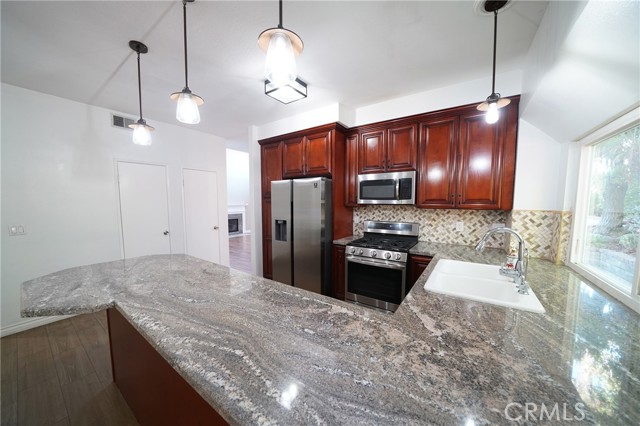 28321 Evergreen Lane, Saugus CA: https://media.crmls.org/medias/0d4aa5f3-04fc-40ad-bf85-8ad37dd0ce27.jpg