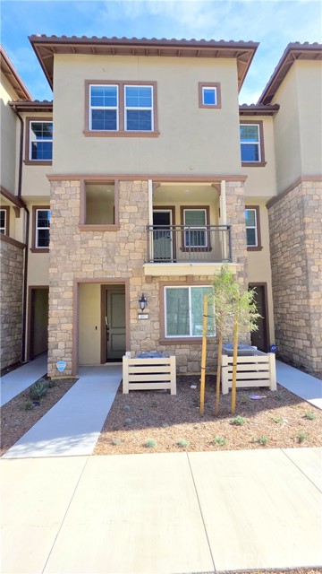 Detail Gallery Image 2 of 39 For 12951 Paradiso Dr #107,  Corona,  CA 92880 - 3 Beds | 3/1 Baths