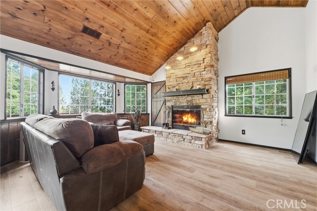 Detail Gallery Image 6 of 46 For 26355 Walnut Hills Dr Aka 276 Augusta Court, Lake Arrowhead,  CA 92352 - 3 Beds | 2/1 Baths