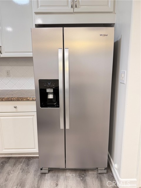 Detail Gallery Image 14 of 28 For 414 E Valencia Ave #111,  Burbank,  CA 91501 - 3 Beds | 3 Baths