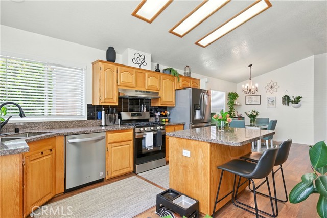 20161 Canyon View Drive, Canyon Country CA: https://media.crmls.org/medias/0d4bc613-a290-411e-9cd6-77dff4810a2c.jpg