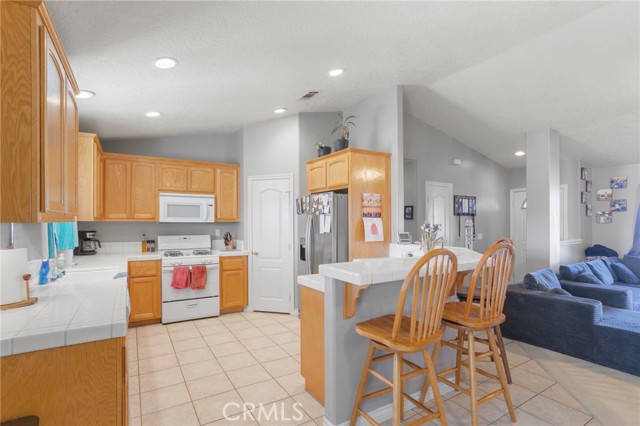 4265 Camellia, Phelan CA: https://media.crmls.org/medias/0d4c3e39-a674-4793-8d3e-85b4394b29ba.jpg