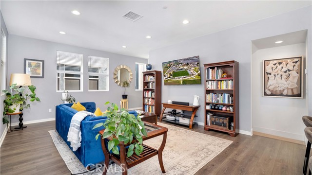 125 Allusion, Irvine CA: https://media.crmls.org/medias/0d4c9027-5bb1-4df1-9504-02fdf6f79c83.jpg