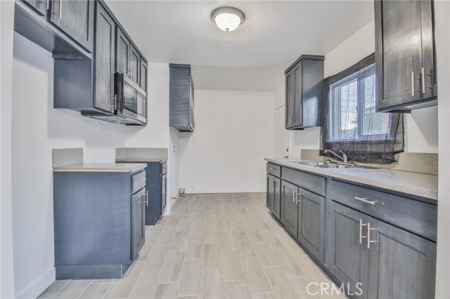 9218 Hooper Avenue, Los Angeles CA: https://media.crmls.org/medias/0d4c9cef-0c1e-48ab-a409-fc4996652799.jpg