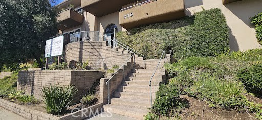 Detail Gallery Image 2 of 11 For 209 S Prospect Ave #110,  Redondo Beach,  CA 90277 - 1 Beds | 1 Baths