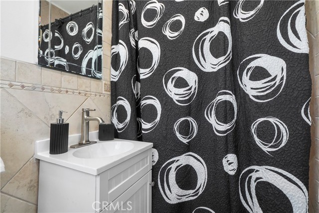 20854 runnymede st, Winnetka CA: https://media.crmls.org/medias/0d4ce300-489c-4e62-8895-def11e46f951.jpg