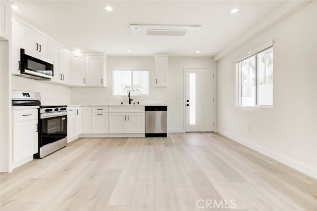 Detail Gallery Image 7 of 21 For 1070 Allen Ave #C,  Glendale,  CA 91201 - 2 Beds | 1/1 Baths