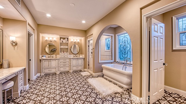 Detail Gallery Image 18 of 34 For 22 Marble Creek Ln, Coto de Caza,  CA 92679 - 5 Beds | 4 Baths