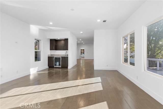 22904 Calvert Street, Woodland Hills CA: https://media.crmls.org/medias/0d4dd75a-9fbd-4ca6-94ea-ed2ac2483203.jpg