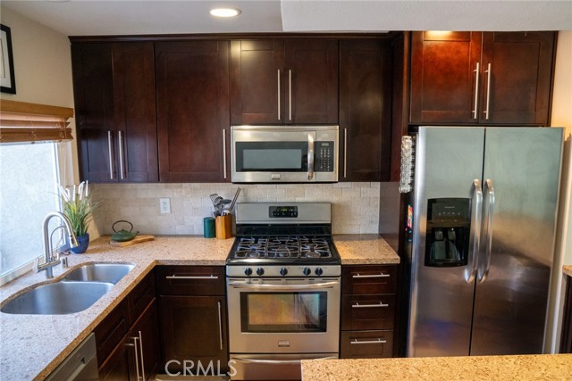 54 Oval Road, Irvine CA: https://media.crmls.org/medias/0d4e0c43-d948-41f3-a611-1ad7ae0fcc63.jpg