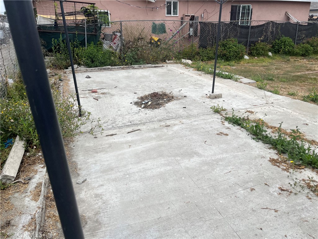 https://media.crmls.org/medias/0d4f1fa8-bc8d-442c-80e9-79e1c760894c.jpg?preset=X-Large