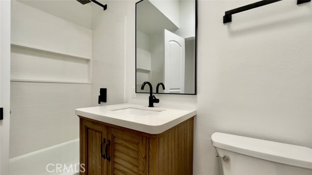 Detail Gallery Image 25 of 31 For 8742 Quakertown Ave, Northridge,  CA 91324 - 4 Beds | 2 Baths