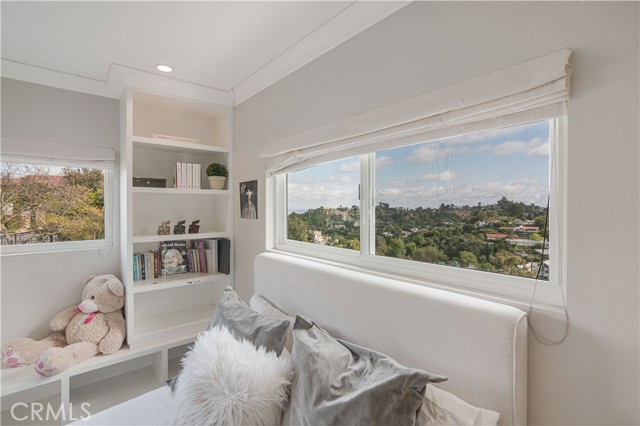 Detail Gallery Image 32 of 41 For 8407 Skyline Dr, Los Angeles,  CA 90046 - 4 Beds | 2/1 Baths