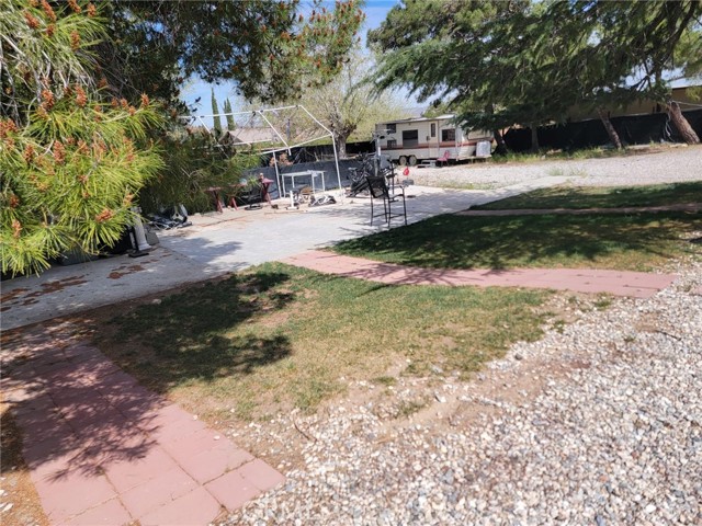 Detail Gallery Image 2 of 13 For 17986 Westlawn, Hesperia,  CA 92345 - 3 Beds | 2 Baths