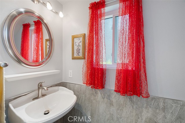 Detail Gallery Image 13 of 31 For 1854 Corte Segundo, Oceanside,  CA 92056 - 3 Beds | 2/1 Baths