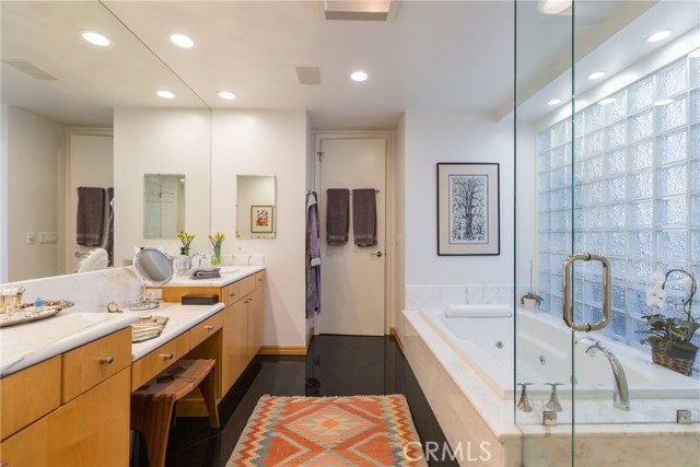 Detail Gallery Image 6 of 48 For 4921 Rupert Ave, Encino,  CA 91316 - 4 Beds | 3 Baths