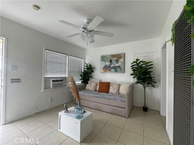 Detail Gallery Image 4 of 20 For 9719 Belmont St #9719 1/2,  Bellflower,  CA 90706 - 1 Beds | 1 Baths