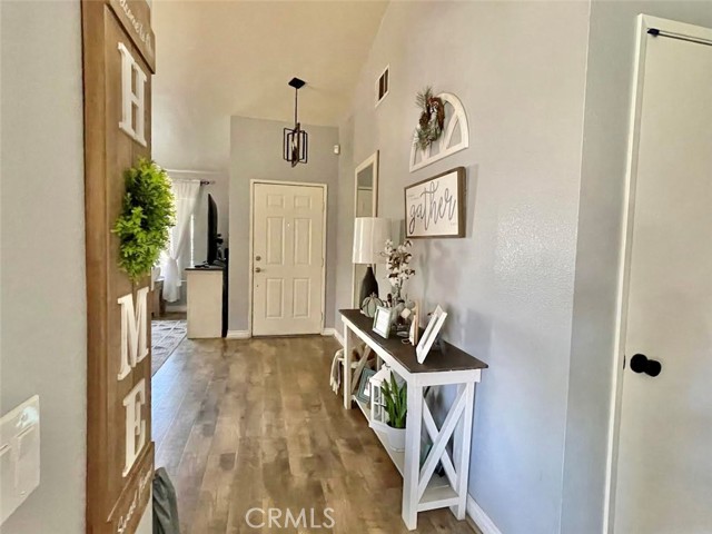 Detail Gallery Image 3 of 23 For 12995 Haverford Ct, Victorville,  CA 92392 - 3 Beds | 2 Baths