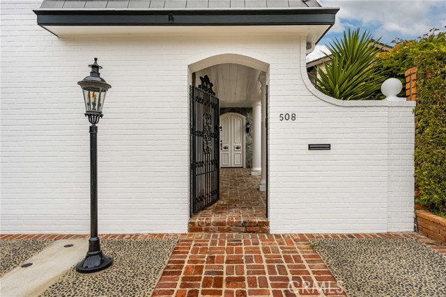 508 Evening Star Lane, Newport Beach CA: https://media.crmls.org/medias/0d5563e5-0b5a-4675-b3cb-2563c8b3a240.jpg