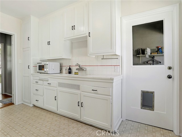Detail Gallery Image 17 of 45 For 228 N Beachwood Dr, Burbank,  CA 91506 - 3 Beds | 1 Baths