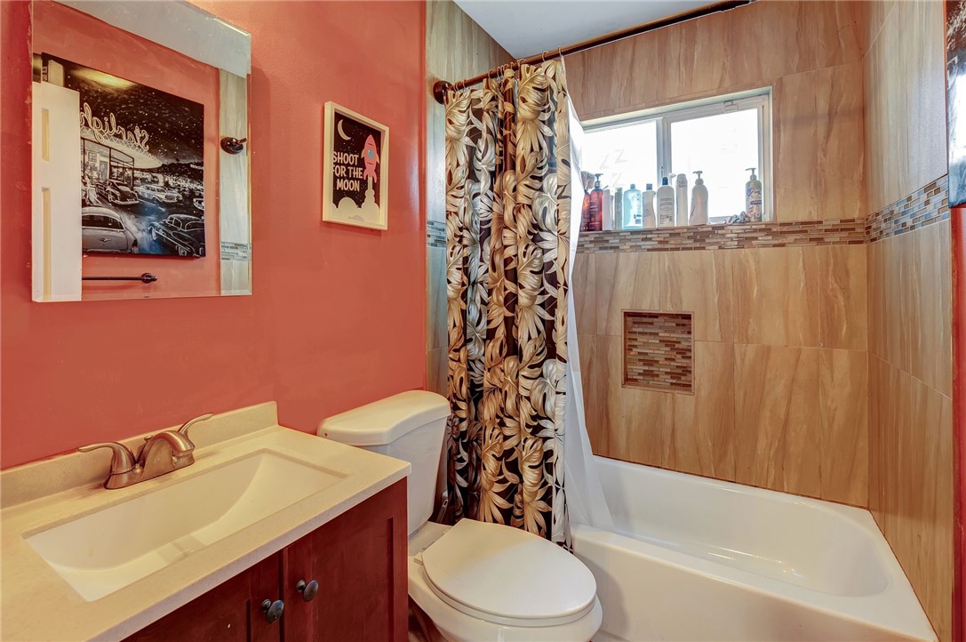 Detail Gallery Image 13 of 22 For 12515 S Mona Bld, Compton,  CA 90222 - 3 Beds | 2 Baths