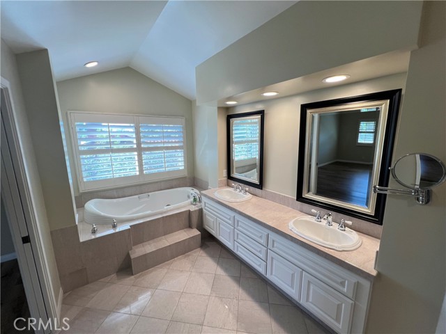 10692 Albany Circle, Villa Park CA: https://media.crmls.org/medias/0d563bf7-6260-4857-93cf-1ee1cef47460.jpg