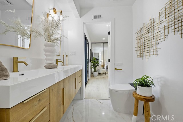 Detail Gallery Image 13 of 28 For 410 W Crystal View, Orange,  CA 92865 - 5 Beds | 3 Baths