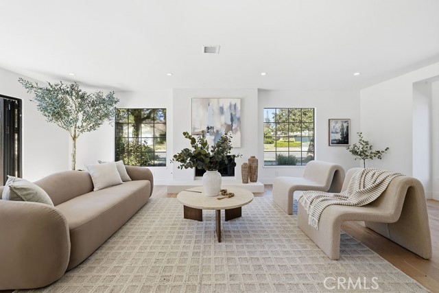 Detail Gallery Image 2 of 57 For 10345 Oso Ave, Chatsworth,  CA 91311 - 5 Beds | 3/1 Baths