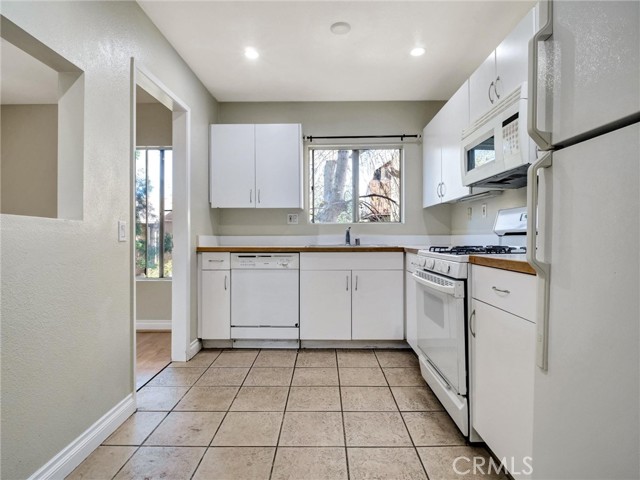 Detail Gallery Image 5 of 28 For 18350 Hatteras #123,  Tarzana,  CA 91356 - 3 Beds | 2 Baths