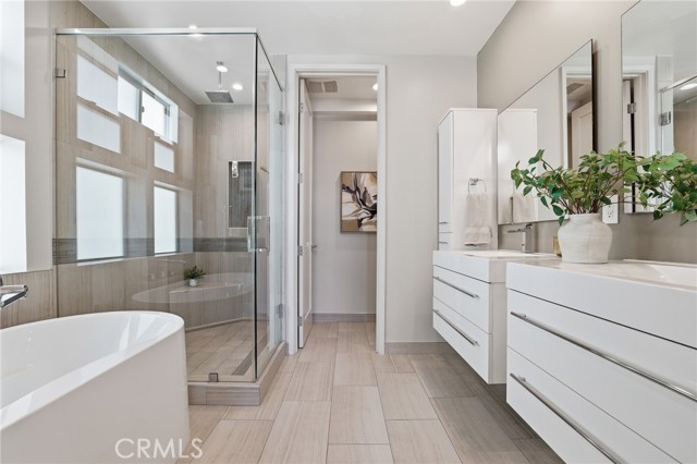 Detail Gallery Image 37 of 67 For 1745 Spreckels Ln, Redondo Beach,  CA 90278 - 3 Beds | 4/1 Baths