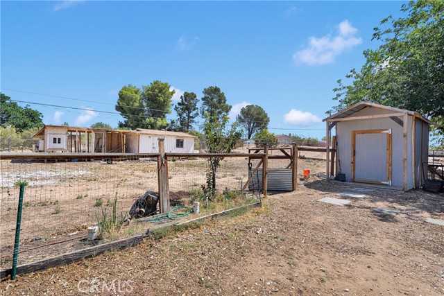 19545 Seneca Road, Apple Valley CA: https://media.crmls.org/medias/0d595508-cb25-4b4d-bd86-69c8f432ba1d.jpg