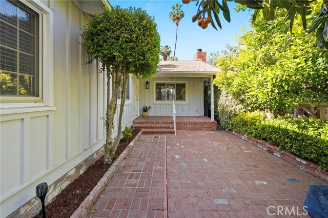 20955 De Mina Street, Woodland Hills CA: https://media.crmls.org/medias/0d59734e-6750-4910-9055-84f423a7fac6.jpg