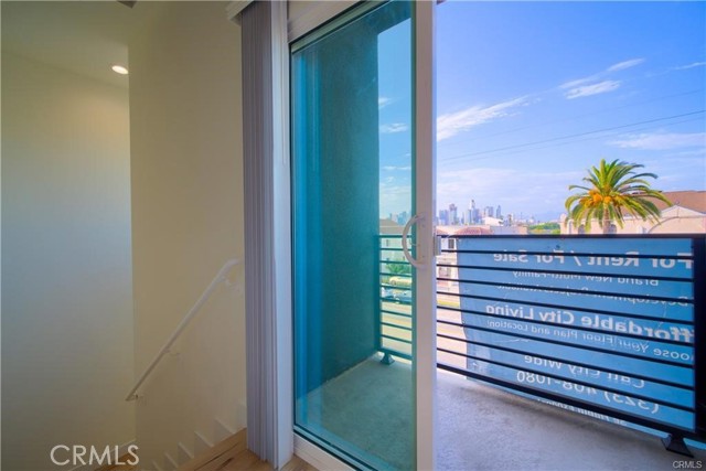 Detail Gallery Image 15 of 17 For 630 1/2 E Adams Bld, Los Angeles,  CA 90011 - 4 Beds | 2/1 Baths