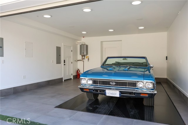 7210 W. Oceanfront, Newport Beach CA: https://media.crmls.org/medias/0d5a2b06-3024-4a8c-bec9-12977d66f801.jpg