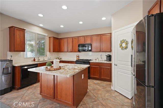 Detail Gallery Image 6 of 39 For 34229 Larksburg Ct, Lake Elsinore,  CA 92532 - 5 Beds | 3 Baths