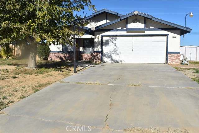 Detail Gallery Image 2 of 25 For 8873 Holly, California City,  CA 93505 - 3 Beds | 2 Baths