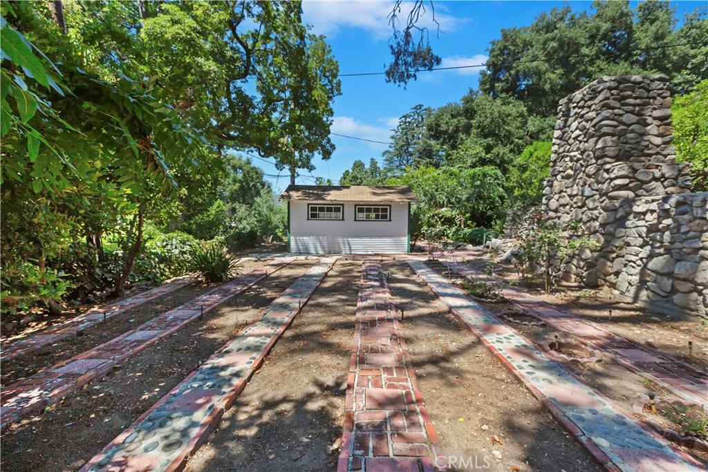 https://media.crmls.org/medias/0d5bb25a-c0f8-4238-b509-26043dc5a872.jpg?preset=X-Large