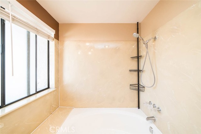 39 Lakeshore, Irvine CA: https://media.crmls.org/medias/0d5cd537-976b-4a98-a39f-fb857a1af1fe.jpg