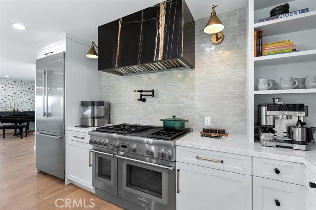 Detail Gallery Image 9 of 59 For 1707 10th St, Manhattan Beach,  CA 90266 - 4 Beds | 2/2 Baths