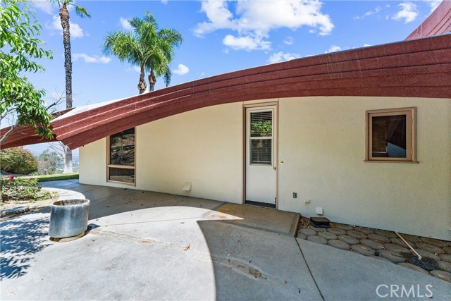 2360 Boulder Bluffs Court, Riverside CA: https://media.crmls.org/medias/0d5f362a-48ec-440d-9016-ca80793a170c.jpg