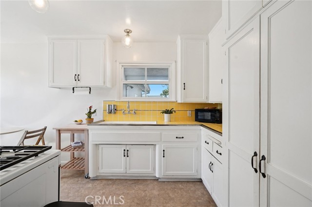 3700 W 147th Street, Hawthorne CA: https://media.crmls.org/medias/0d5ffeb8-6992-4f85-b5d8-f99d921498a3.jpg