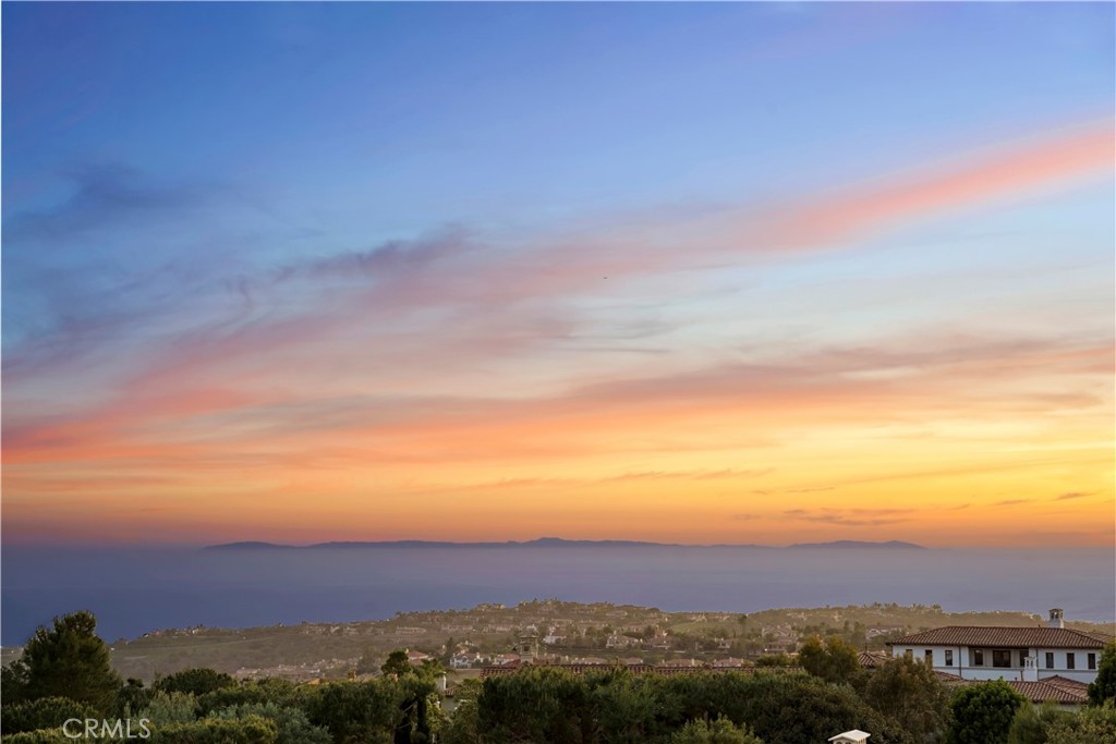 https://media.crmls.org/medias/0d600402-f377-4178-a390-5f4112ffa34f.jpg?preset=X-Large