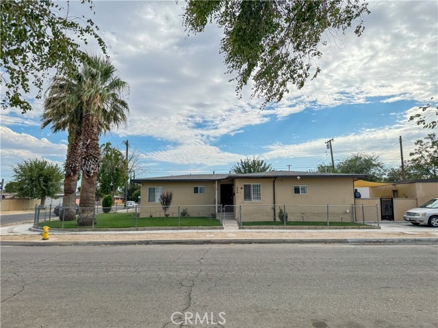 Detail Gallery Image 2 of 6 For 860 W Holguin St, Lancaster,  CA 93534 - 4 Beds | 2 Baths