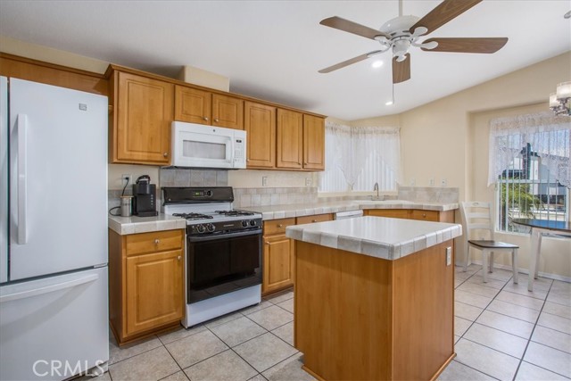 1250 N Kirby Street, Hemet CA: https://media.crmls.org/medias/0d609c06-212f-4650-b16e-3d5321df3d6d.jpg