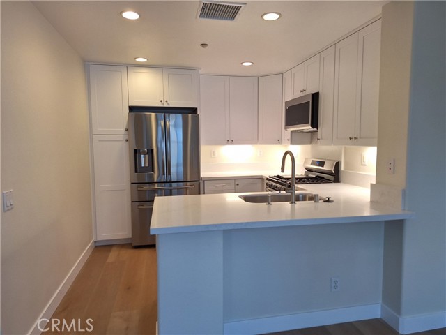 Detail Gallery Image 4 of 19 For 19 Perennial, Irvine,  CA 92603 - 2 Beds | 2/1 Baths