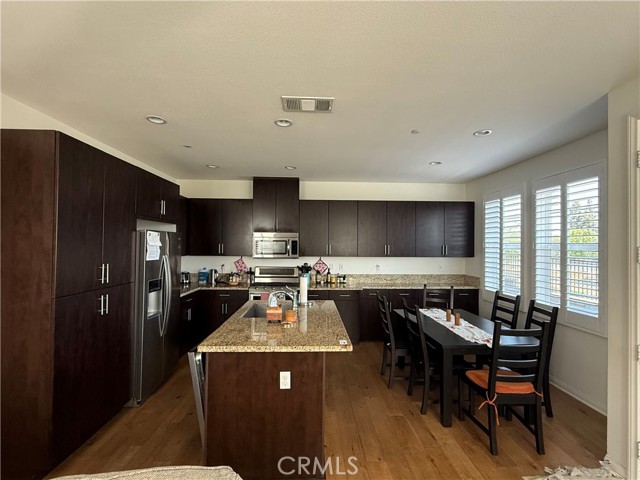Detail Gallery Image 7 of 20 For 900 N Primrose Ln a,  Azusa,  CA 91702 - 4 Beds | 3/1 Baths