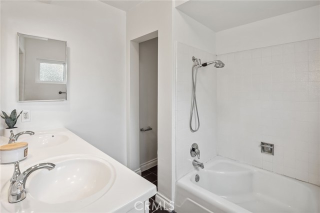 6515 Amigo Avenue, Reseda CA: https://media.crmls.org/medias/0d626683-5529-4222-88e4-f19dc8be2211.jpg