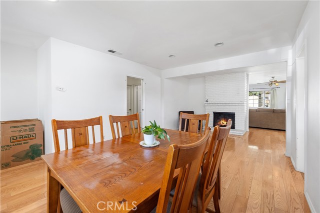 Detail Gallery Image 9 of 39 For 17419 Leadwell, Lake Balboa,  CA 91406 - 4 Beds | 2 Baths