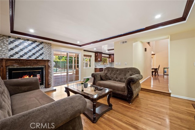 22606 Archwood Street photo 15