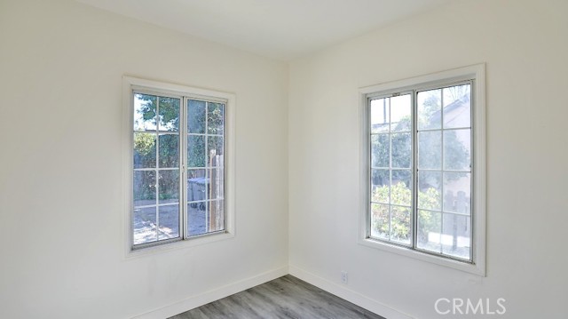 515 S Van Ness Avenue, Santa Ana CA: https://media.crmls.org/medias/0d648e80-aeb2-4764-ac71-f9ebf54c035b.jpg